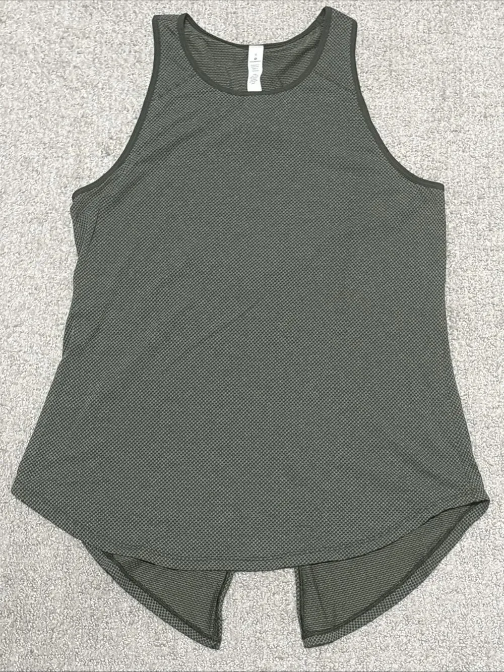 Lululemon Open Up Tank Olive Green textured breathable mesh fabric Size 4 NWOT